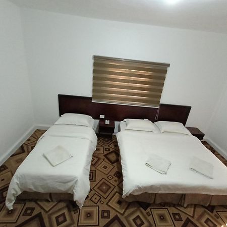Happy Night Hostel Wadi Musa Esterno foto
