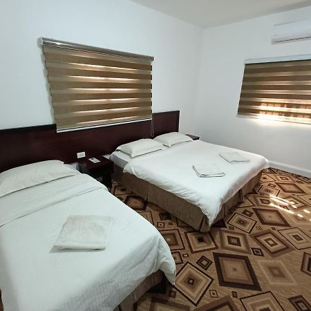 Happy Night Hostel Wadi Musa Esterno foto