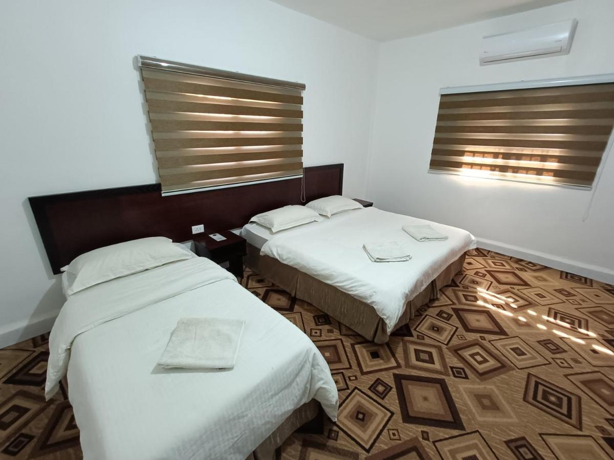 Happy Night Hostel Wadi Musa Esterno foto
