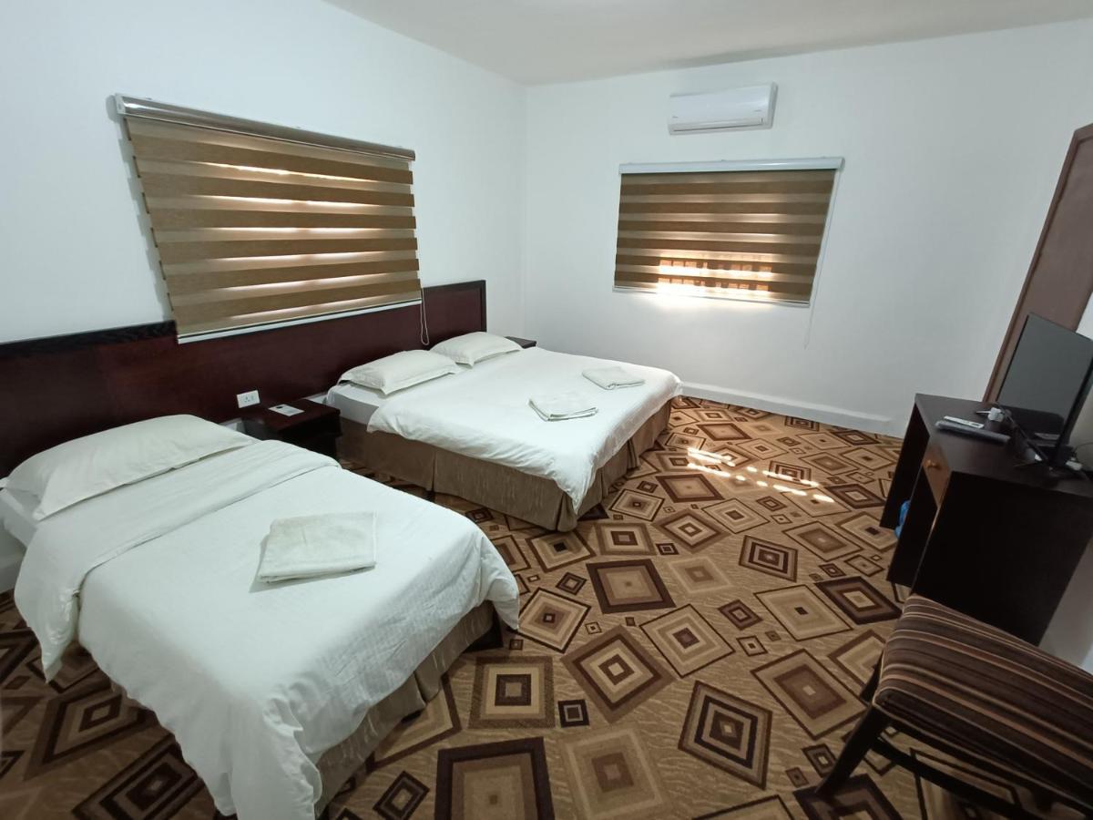 Happy Night Hostel Wadi Musa Esterno foto