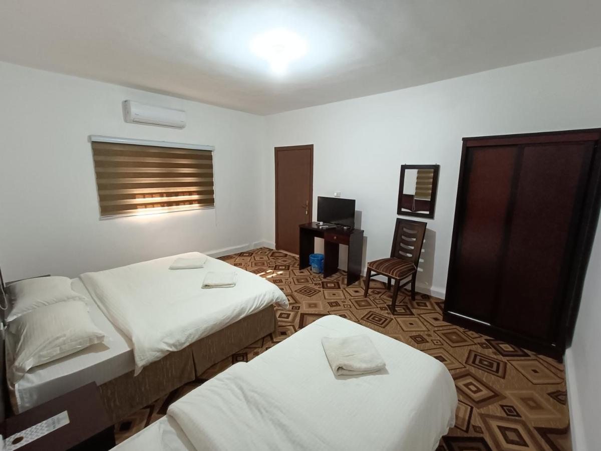 Happy Night Hostel Wadi Musa Esterno foto