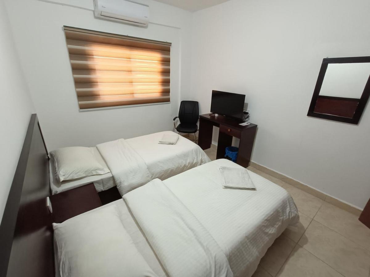 Happy Night Hostel Wadi Musa Esterno foto