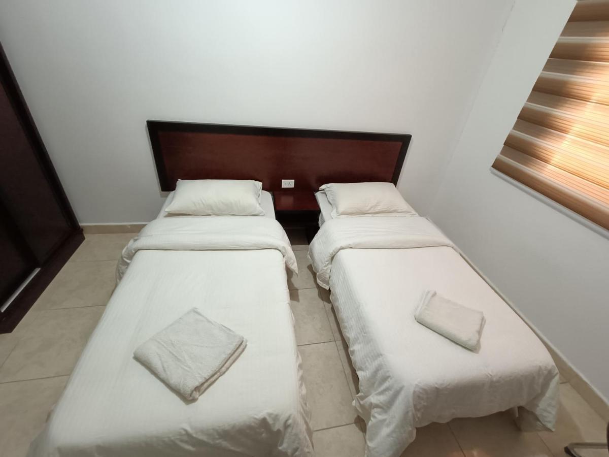 Happy Night Hostel Wadi Musa Esterno foto