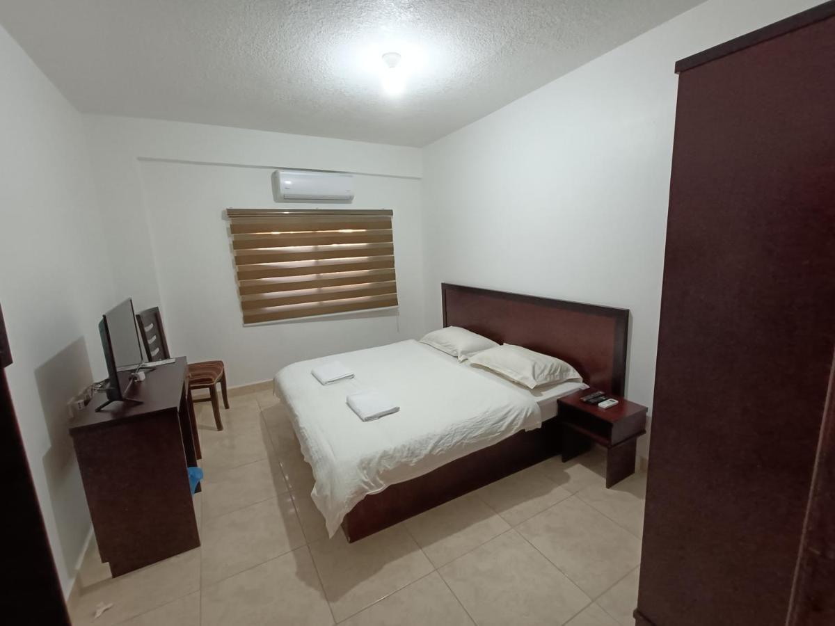 Happy Night Hostel Wadi Musa Esterno foto