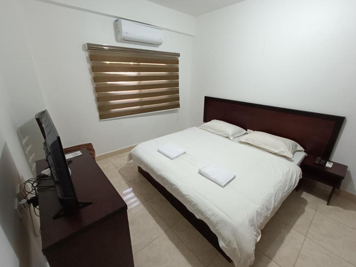 Happy Night Hostel Wadi Musa Esterno foto