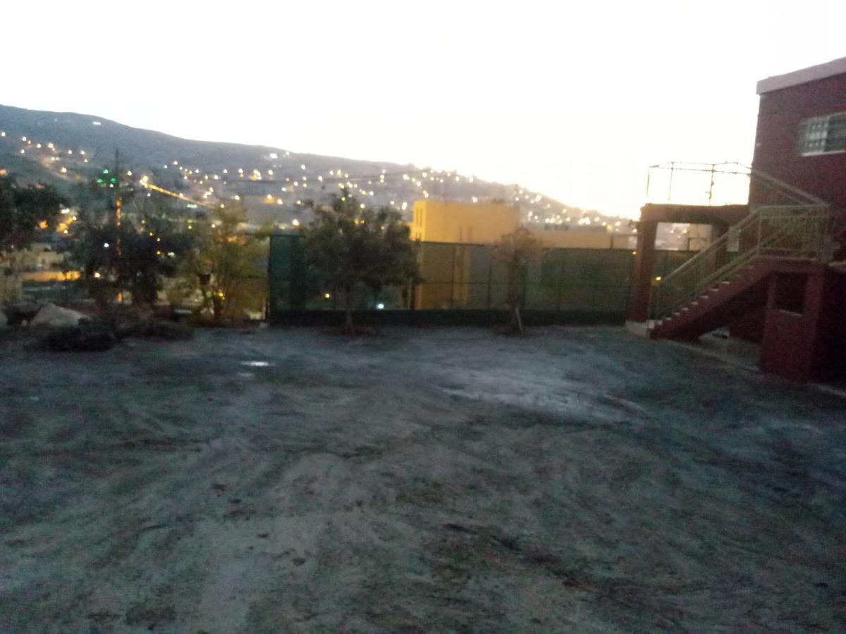 Happy Night Hostel Wadi Musa Esterno foto