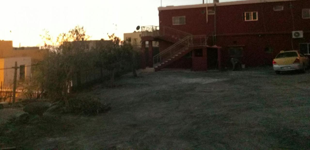 Happy Night Hostel Wadi Musa Esterno foto