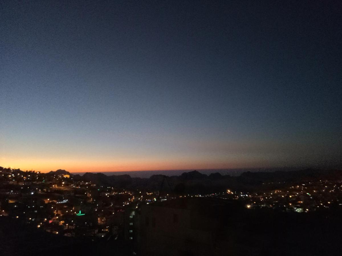 Happy Night Hostel Wadi Musa Esterno foto
