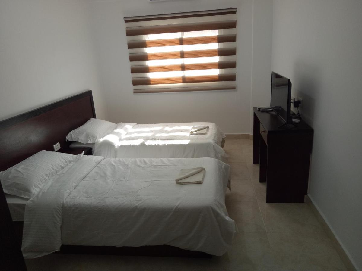 Happy Night Hostel Wadi Musa Esterno foto