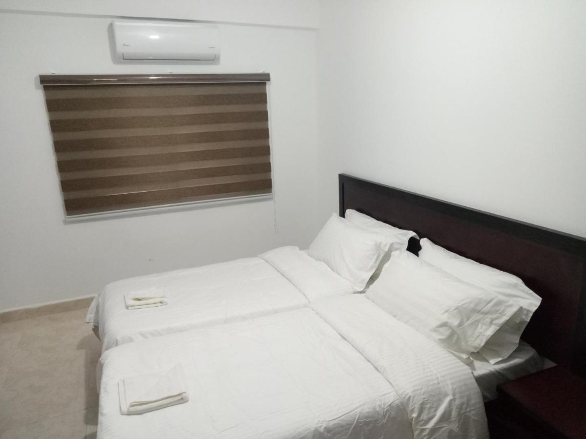 Happy Night Hostel Wadi Musa Esterno foto